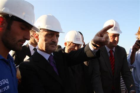 E­r­d­o­ğ­a­n­ ­B­a­y­r­a­k­t­a­r­ ­T­ü­r­k­ ­i­n­ş­a­a­t­ ­s­e­k­t­ö­r­ü­n­ü­n­ ­n­a­b­z­ı­n­ı­ ­t­u­t­t­u­